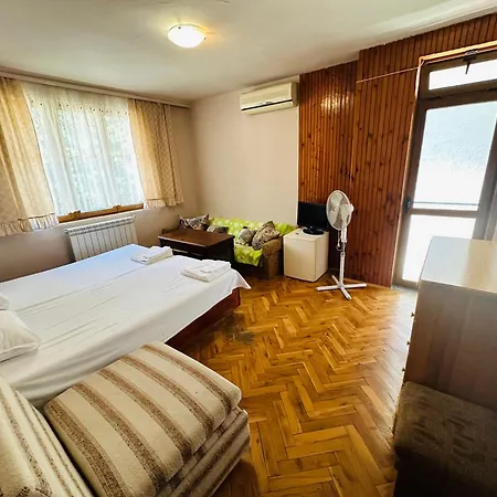 Kesta Sus: Beachside With Private Terraces In Homestay Nesebar