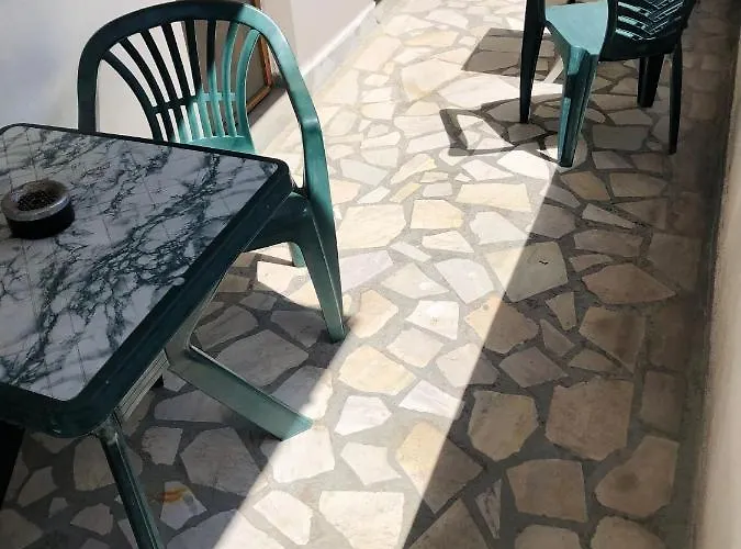 Privatunterkunft несебър, къща със под наем с баня, тоалетна и тераса само на 400метра от двата плажа в Nessebar