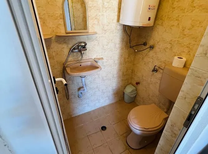 несебър, къща със под наем с баня, тоалетна и тераса само на 400метра от двата плажа в * Nessebar