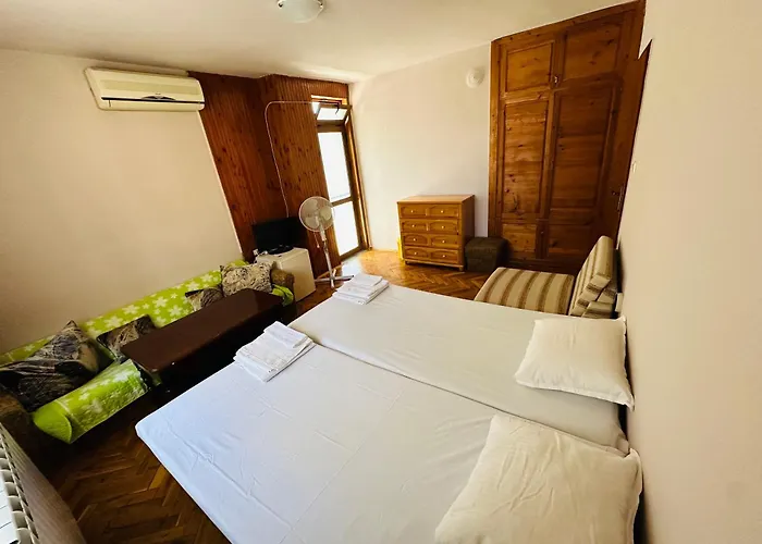 несебър, къща със под наем с баня, тоалетна и тераса само на 400метра от двата плажа в Проживание в семье Несебр