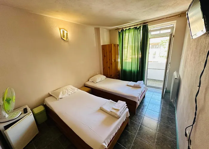 несебър, къща със под наем с баня, тоалетна и тераса само на 400метра от двата плажа в Privatunterkunft