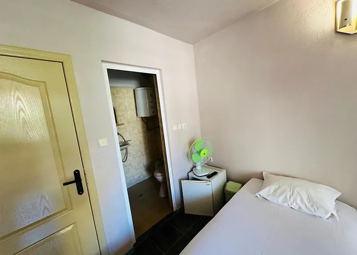 Privatunterkunft несебър, къща със под наем с баня, тоалетна и тераса само на 400метра от двата плажа в *