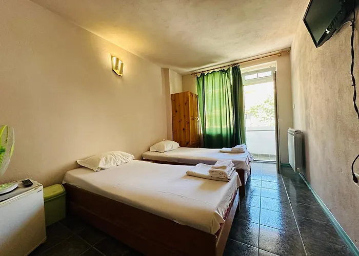 несебър, къща със под наем с баня, тоалетна и тераса само на 400метра от двата плажа в Privatunterkunft Nessebar